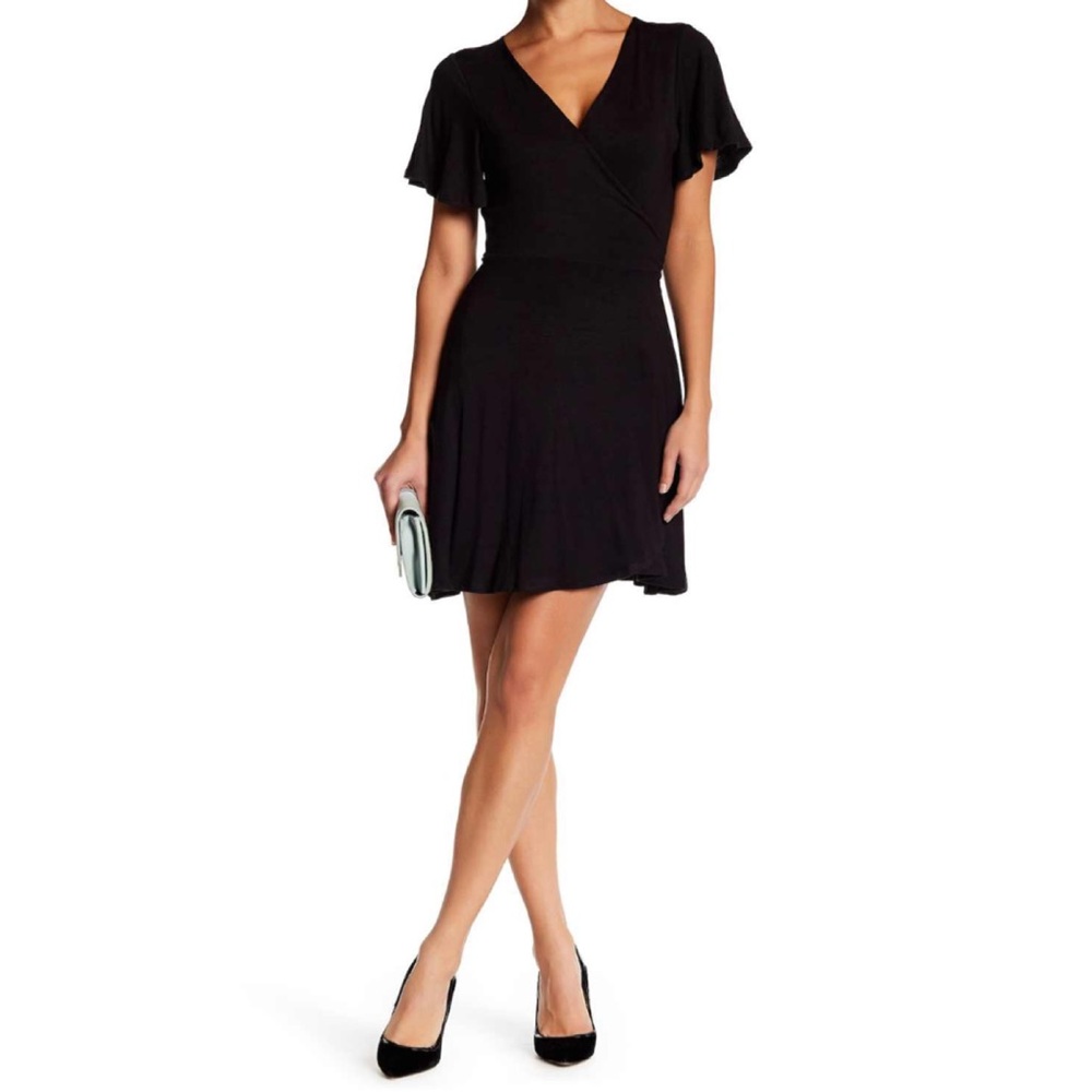 🦋Mini short sleeve wrap dress🦋